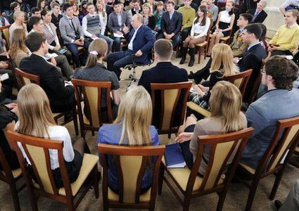 استطلاع: نحو نصف شبان روسيا يرغبون في الهجرة