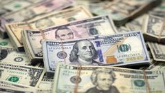 السعودية تهدد بالتخلي عن الدولار في معاملاتها النفطية