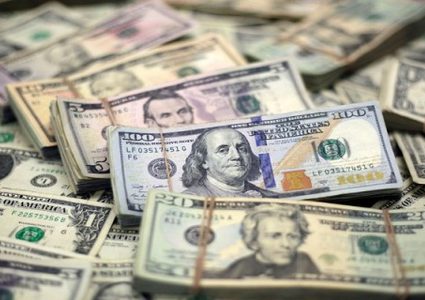 السعودية تهدد بالتخلي عن الدولار في معاملاتها النفطية