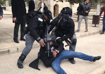 الأوقاف تستنكر الاعتداء على حراسها بسبب فتح مصلى باب الرحمة