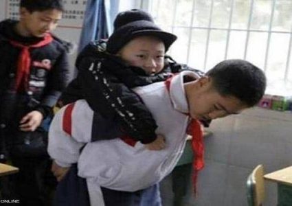 في الصيف والشتاء.. يحمله يوميا طوال 6 سنوات