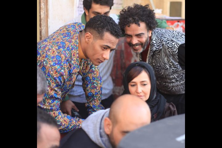 أبطال "زلزال" بفيلا أشرف عبد الباقى لتصوير المشاهد الداخلية