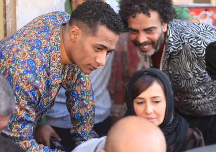 أبطال "زلزال" بفيلا أشرف عبد الباقى لتصوير المشاهد الداخلية