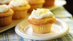 كعكة الكاب كيك باللّيمون الحامض