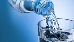 الإفراط في شرب الماء قد يصيبك بهذا المرض