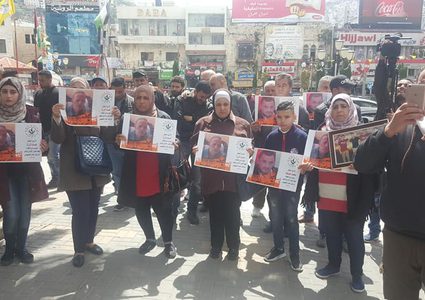 وقفة دعم واسناد في نابلس مع  الأسرى المضربين عن الطعام في سجون الاحتلال