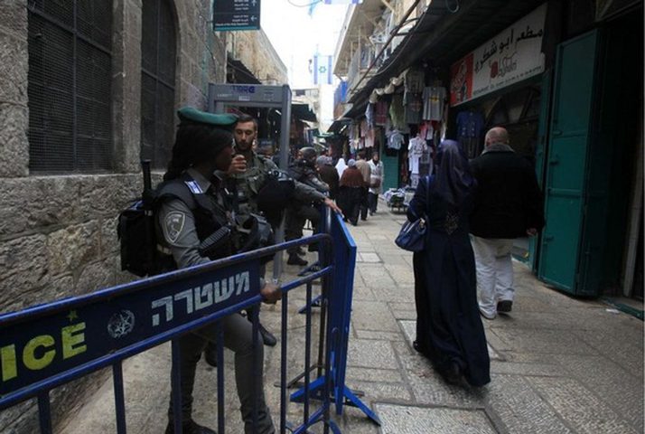 الاحتلال يقتحم منزل ناشطة مقدسية ويستدعيها للتحقيق