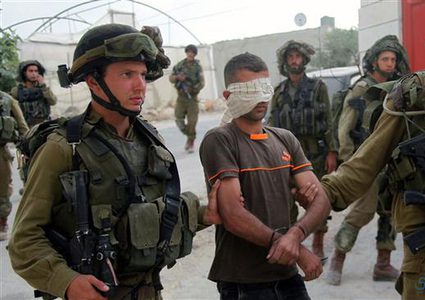 غرامات بقيمة 37 ألف شيقل بحق الأسرى الأشبال في "عوفر"