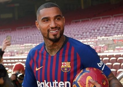 سخرية متبادلة بين جماهير برشلونة وبواتينغ