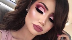 مكياج الربيع.. الألوان صريحة والعيون جريئة