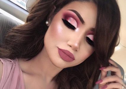 مكياج الربيع.. الألوان صريحة والعيون جريئة