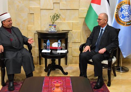 الحمد الله يستقبل وفدا من وزارة الأوقاف والشؤون الدينية