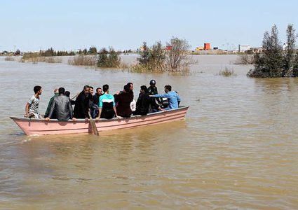 "السيلفي" الأخيرة قبل الغرق في فيضانات إيران