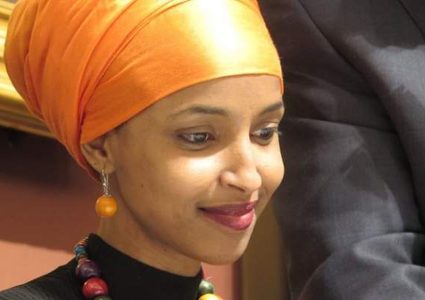 الادعاء العام الأميركي يحقق مع رجل بتهمة تهديد إلهان عمر