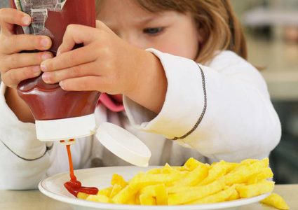 5 أسباب تجعل طفلك يشعر بالجوع طوال الوقت