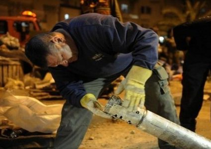 الاحتلال يزعم العثور على صاروخ في مستوطنة "سدوت النقب"