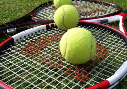 كيز تهزم وزنياكي لأول مرة وتحصد لقب تشارلستون