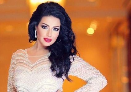 سمية الخشاب توقع وثيقة طلاقها رسمياً من أحمد سعد