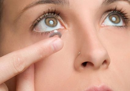 الاستخدام الخاطئ للعدسات اللاصقة وتأثيرها على العين