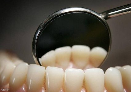 عادات خاطئة تدمر أسنانك.. تخلص منها