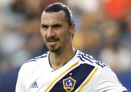 إبراهيموفيتش يختار نظير ميسي في مانشستر يونايتد