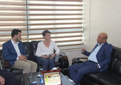 ابو هولي ومديرة عمليات وكالة الغوث يبحثان أوضاع اللاجئين