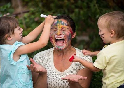 ما آثار تفضيل الآباء لأحد أطفالهم على أشقائه؟