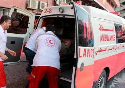 إصابة 8 مواطنين في حادث سير ذاتي غرب الخليل