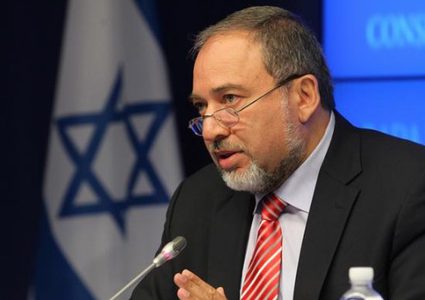 قناة عبرية: مفاتيح تفكيك الحكومة القادمة قد تصبح بيد ليبرمان