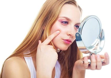 أسباب الحبوب تحت البشرة وكيفية علاجها