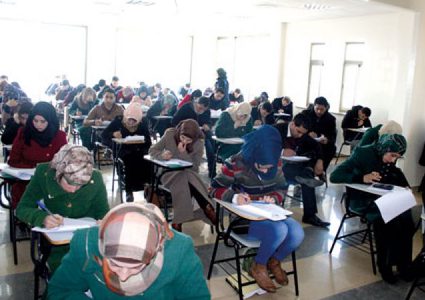 عدد المتقدمين لامتحان التوظيف في الضفة الغربية (٥٢١٥٥) شخصًا