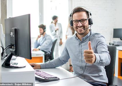 العلاقة بين شرب الكحول والعمل في وظائف تتطلب التعامل مع الجمهور