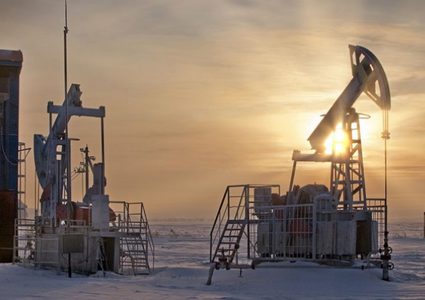 النفط يقفز لمستوى قياسي لهبوط مخزون البنزين بأمريكا