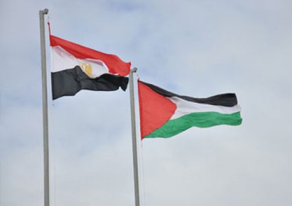 اتصالات لتمكين المسافرين والمرحلّين من المبيت في العريش