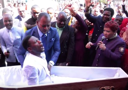وفاة النجم الإفريقي الذي "صحا من الموت" خلال جنازته