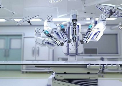 ولادة أول طفل في العالم من رحم زرعها روبوت