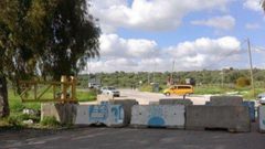 الاحتلال يُواصل إغلاق مدخل بلدة عزون لليوم الـ 15