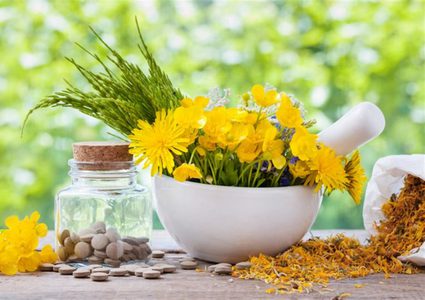 دراسة: على المرأة الحامل تجنب تناول المكملات العشبية