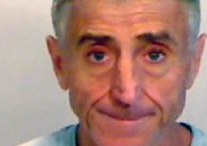 يمتلك جزيرة خاصة..مليونير يسرق "ماكينة قهوة" بـ 300 دولار!