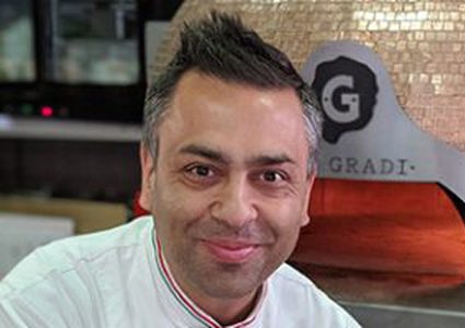 شيف أسترالي يدخل "غينيس" بوضعه 154 نوعا من الجبن على البيتزا