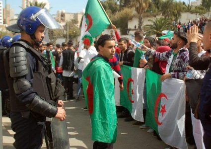 الشرطة الجزائرية تعتقل 108 أشخاص خلال احتجاجات الجمعة