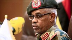 بن عوف يتنازل عن رئاسة المجلس العسكري في السودان