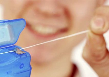 أمراض خطيرة قد يسببها استخدام الخيط