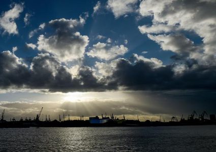 الطقس: أجواء غائمة جزئيا إلى صافية اليوم وغدا