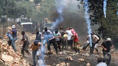 إصابات بالاختناق عقب قمع الاحتلال مسيرة بلعين الأسبوعية