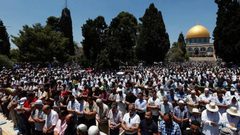50 ألف مواطن يؤدون صلاة الجمعة في المسجد الأقصى