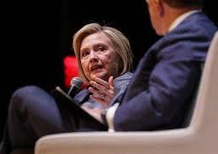 هيلاري كلينتون: على أسانج أن يقدم ردا بشأن ما فعله