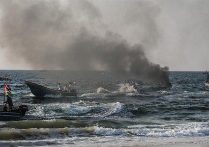 زوارق الاحتلال تطلق النار تجاه مراكب الصيادين ببحر غزة