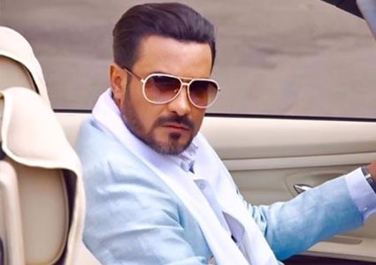 بالصور : محمد رجب فى كواليس مسلسله الرمضانى "علامة استفهام"