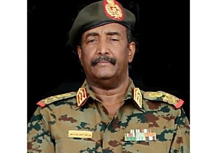 من هو رئيس المجلس العسكري السوداني الجديد عبد الفتاح البرهان؟